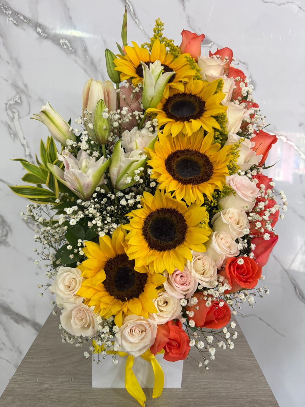*.Arreglo girasoles y rosas de colores #0163